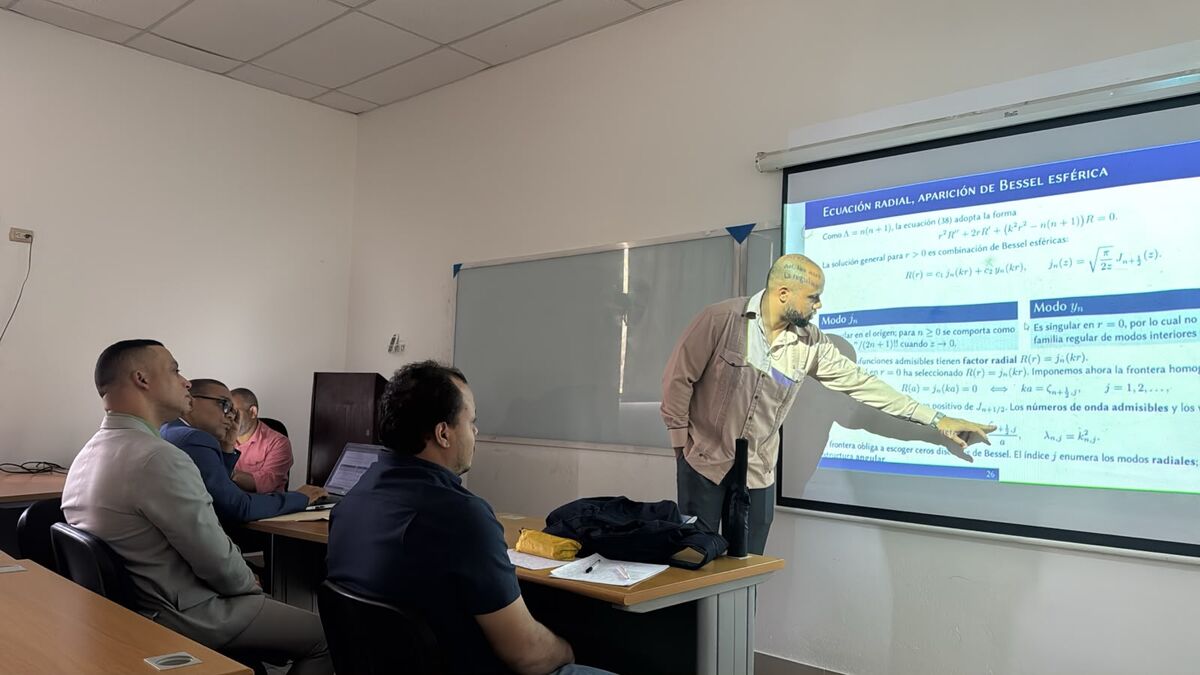Expositor del marco espectral de Jacobi explica la ecuación radial y la aparición de las funciones de Bessel esféricas